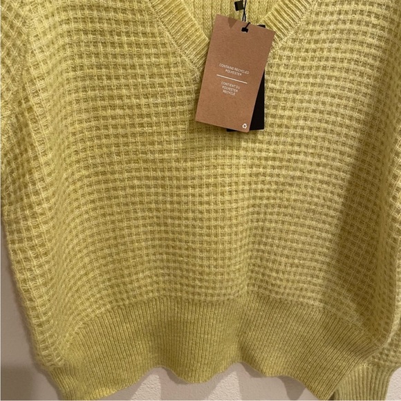 Vero Moda Waffle Knit V-Neck Sweater Women’s Large Yellow Green NWT - Picture 3 of 7